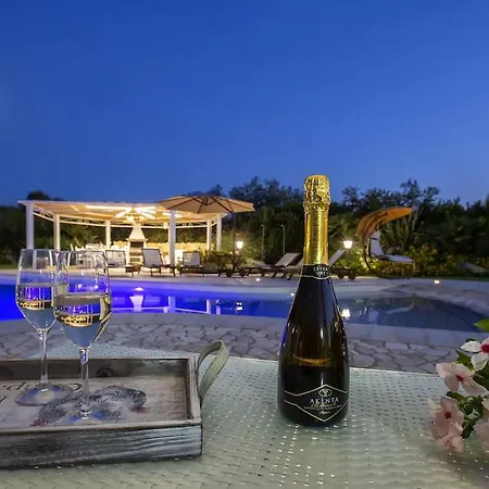 Villa Clicksardegna Alghero Villa A 5 Km Dal Mare Airco Con 5 Camere E 5 Bagni